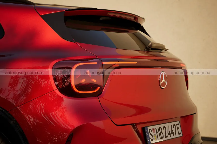 Новий Mercedes GLA ховає третій екран за доплатою