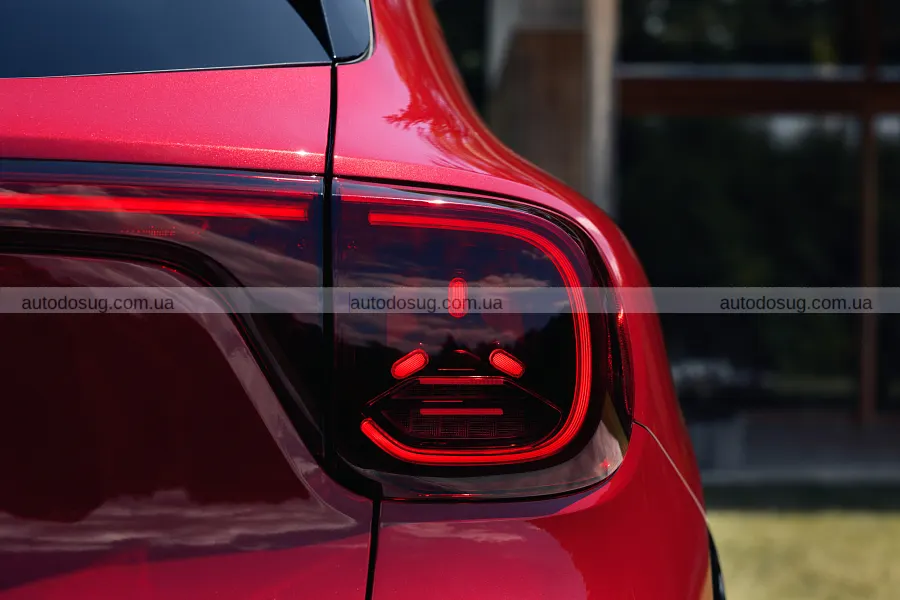Новий Mercedes GLA ховає третій екран за доплатою