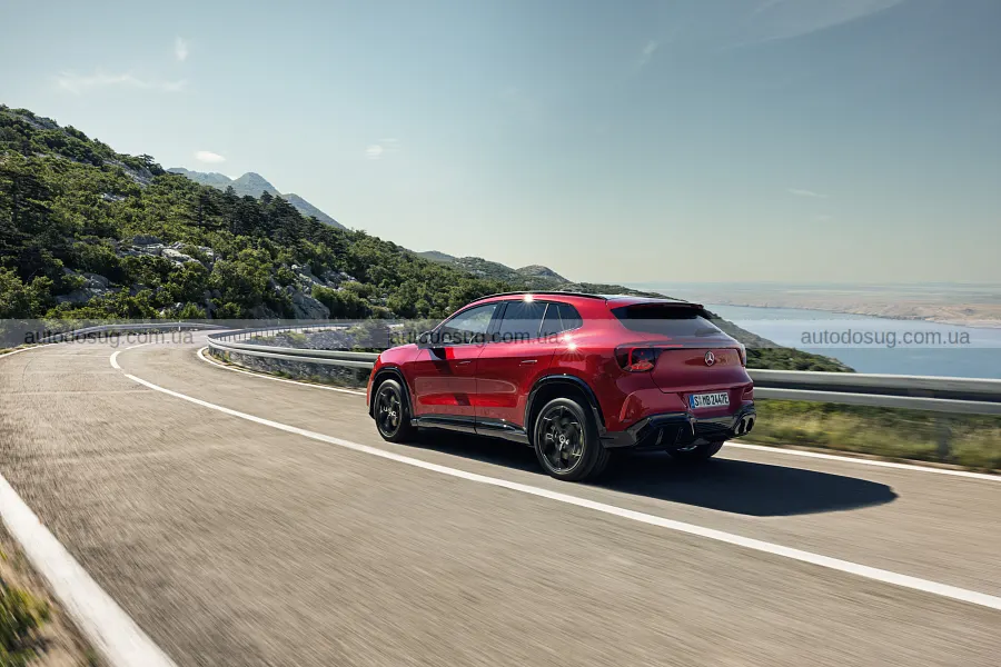 Новий Mercedes GLA підріс і отримав електроверсії