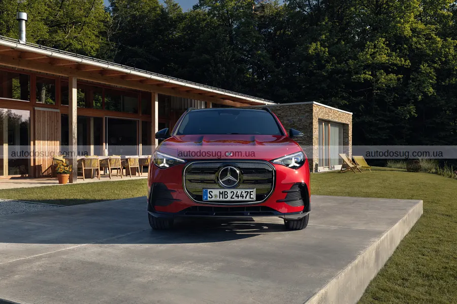 Новий Mercedes GLA підріс і отримав електроверсії