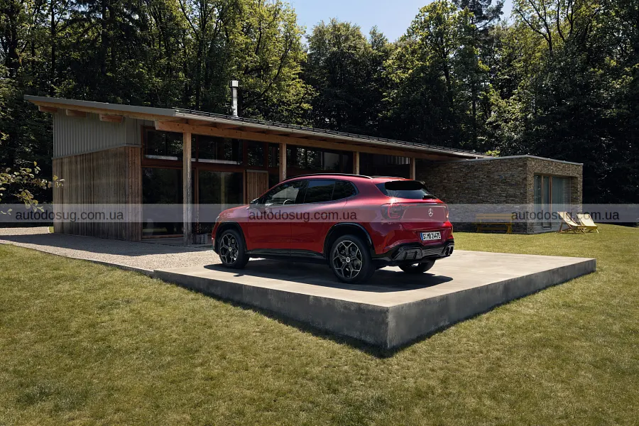 Новий Mercedes GLA підріс і отримав електроверсії