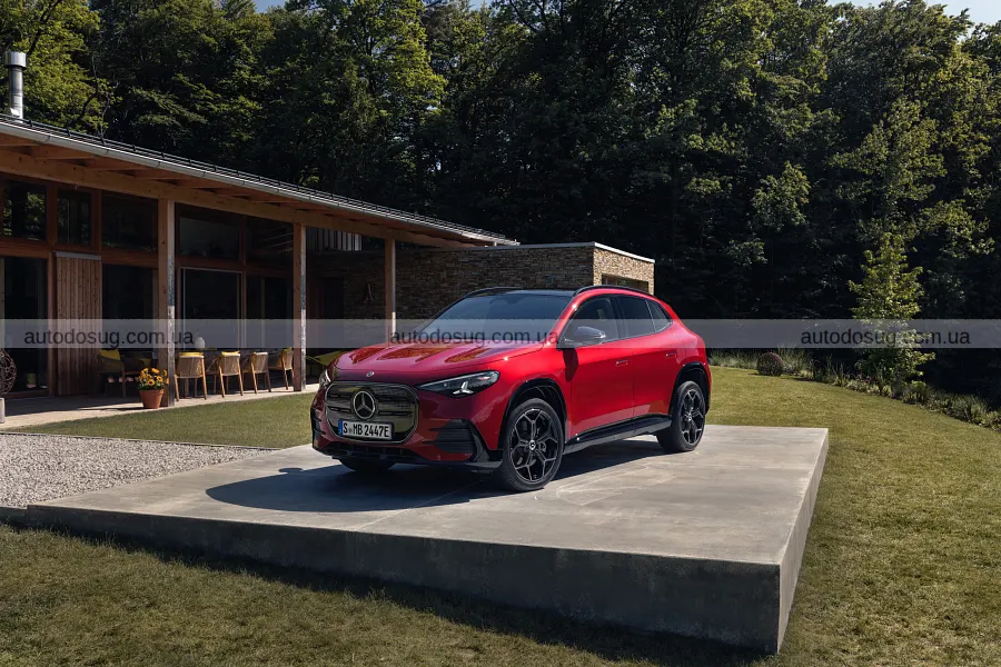 Новий Mercedes GLA підріс і отримав електроверсії