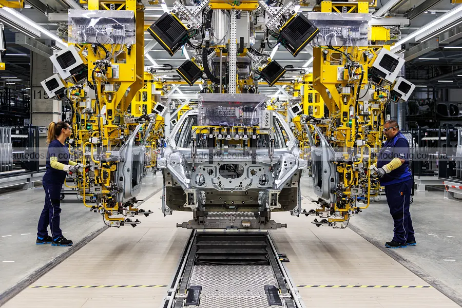Попит на BMW iX3 стрімко підштовхнув виробництво