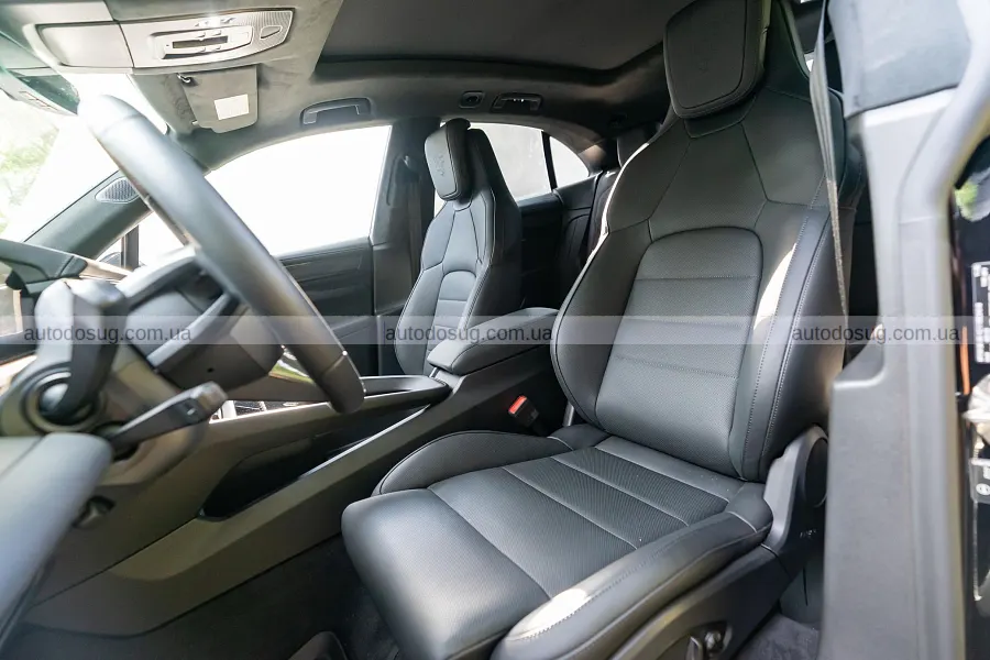 Porsche Macan Turbo EV різко просів у ціні
