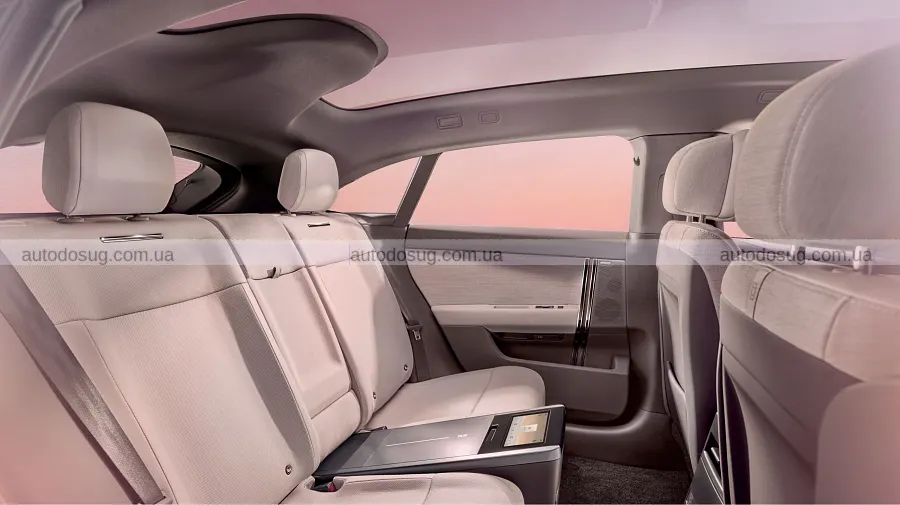 Range Rover виводить електричний GT із новим силуетом