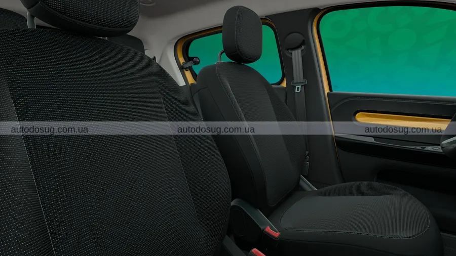Renault показав у Британії сотню нових Twingo