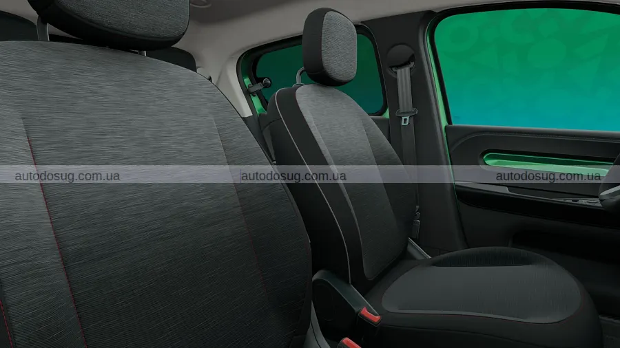 Renault показав у Британії сотню нових Twingo