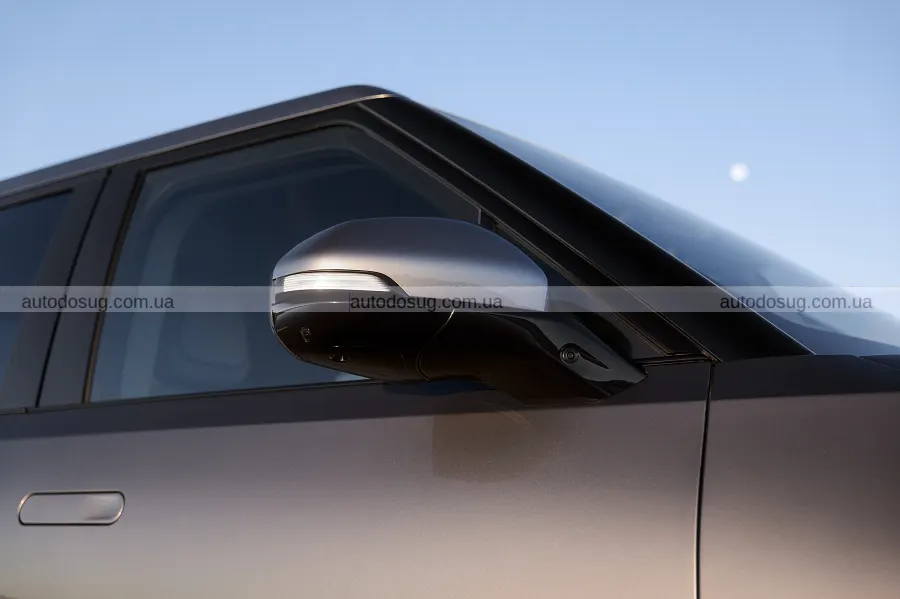 Rivian оновила R1S і додала крісла, на які чекали