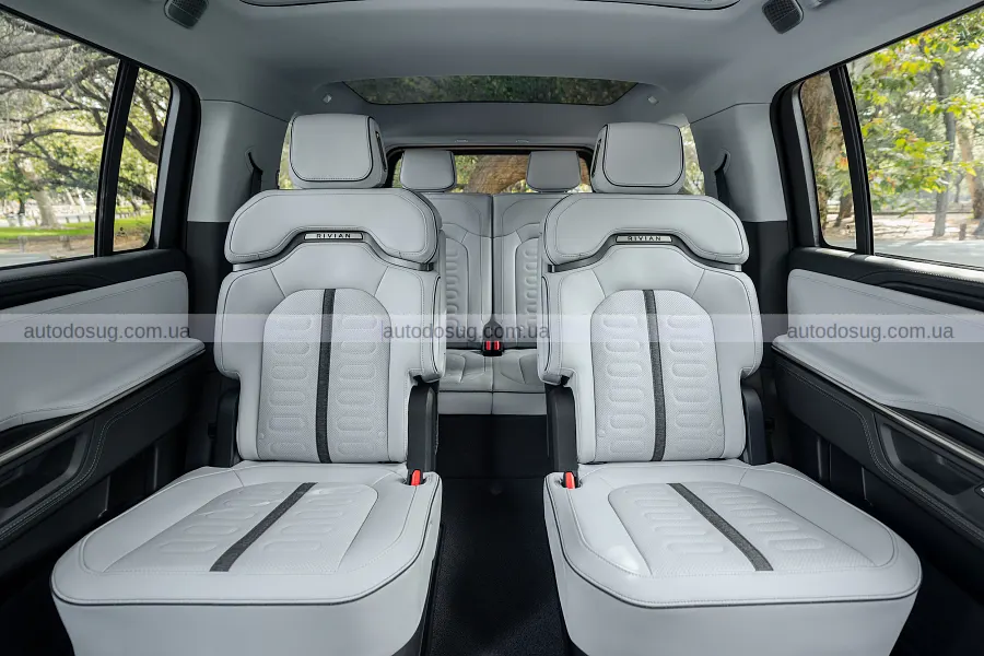 Rivian оновила R1S і додала крісла, на які чекали