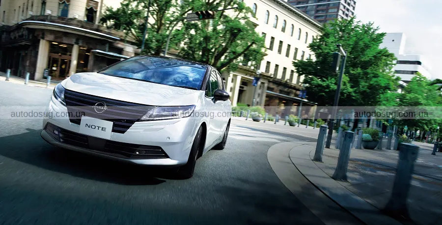 Темні версії освіжили Nissan Note і Note Aura