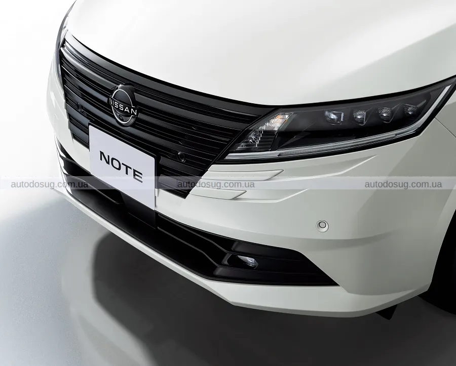 Темні версії освіжили Nissan Note і Note Aura