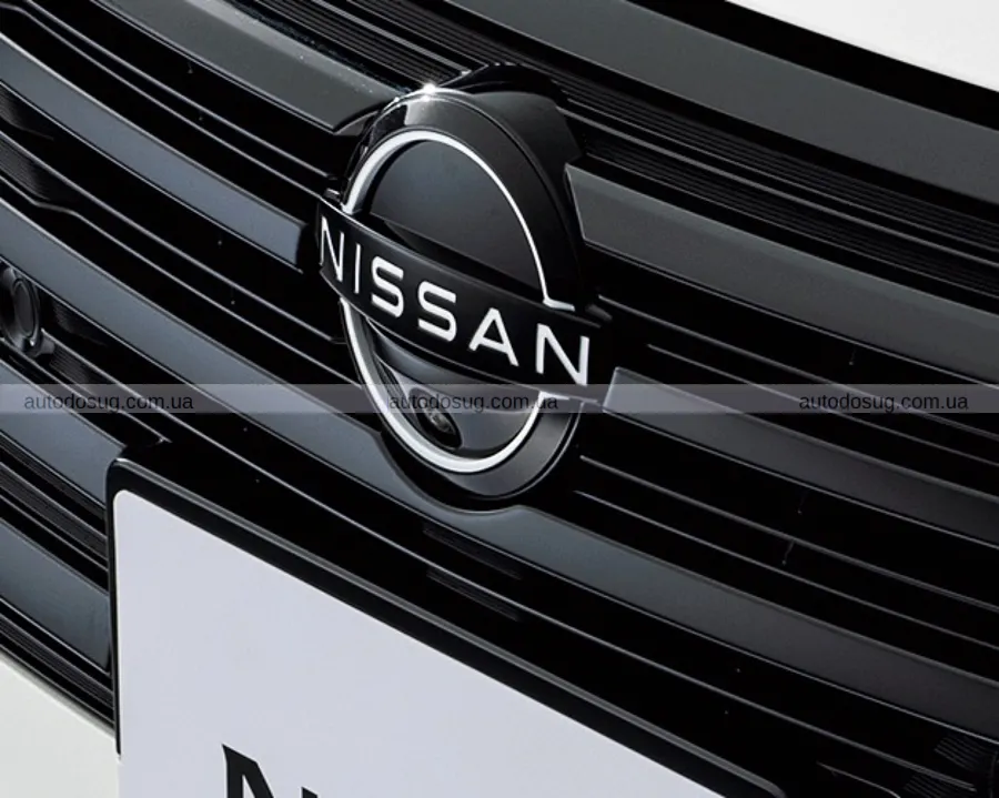 Темні версії освіжили Nissan Note і Note Aura