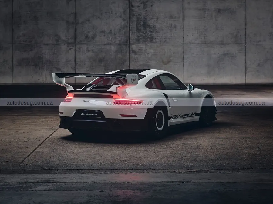Унікальний Porsche 911 Flachbau RS виїхав на дороги
