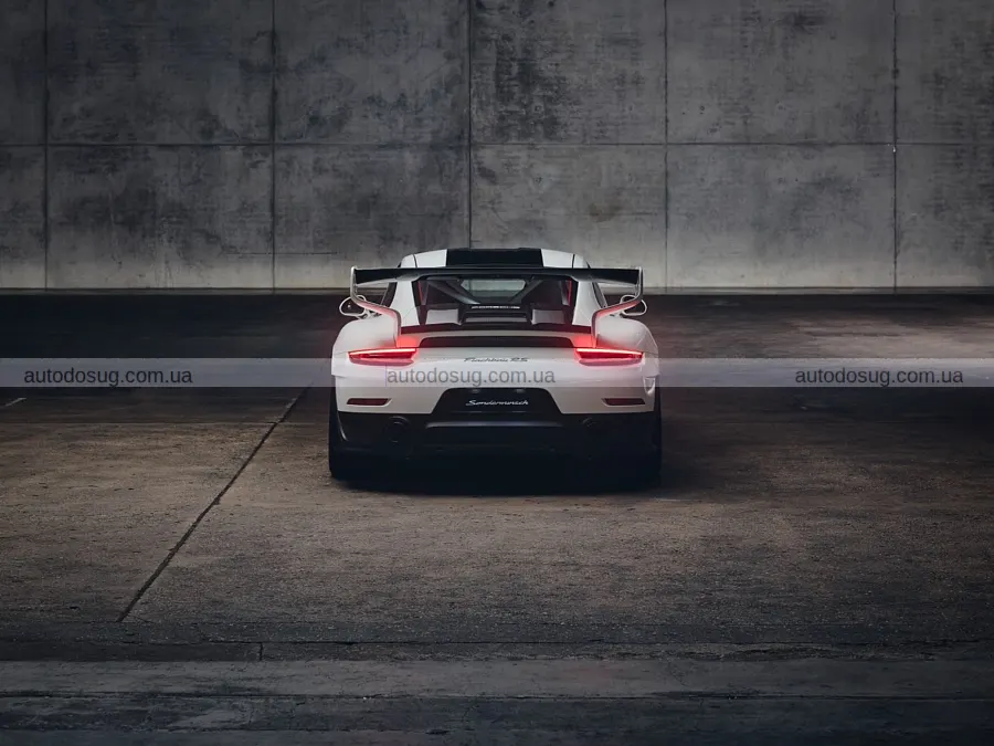 Унікальний Porsche 911 Flachbau RS виїхав на дороги