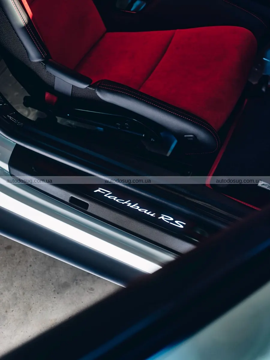 Унікальний Porsche 911 Flachbau RS виїхав на дороги