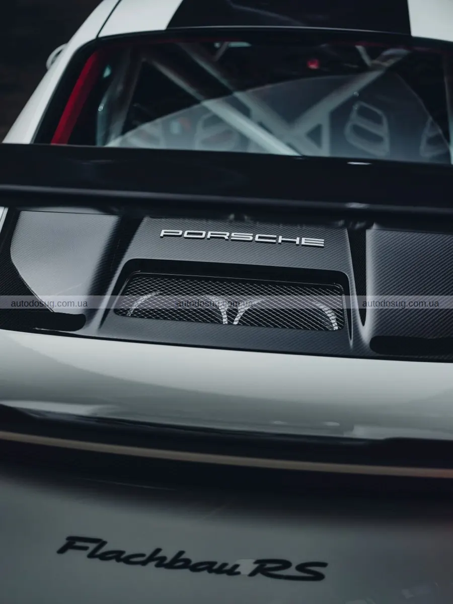 Унікальний Porsche 911 Flachbau RS виїхав на дороги