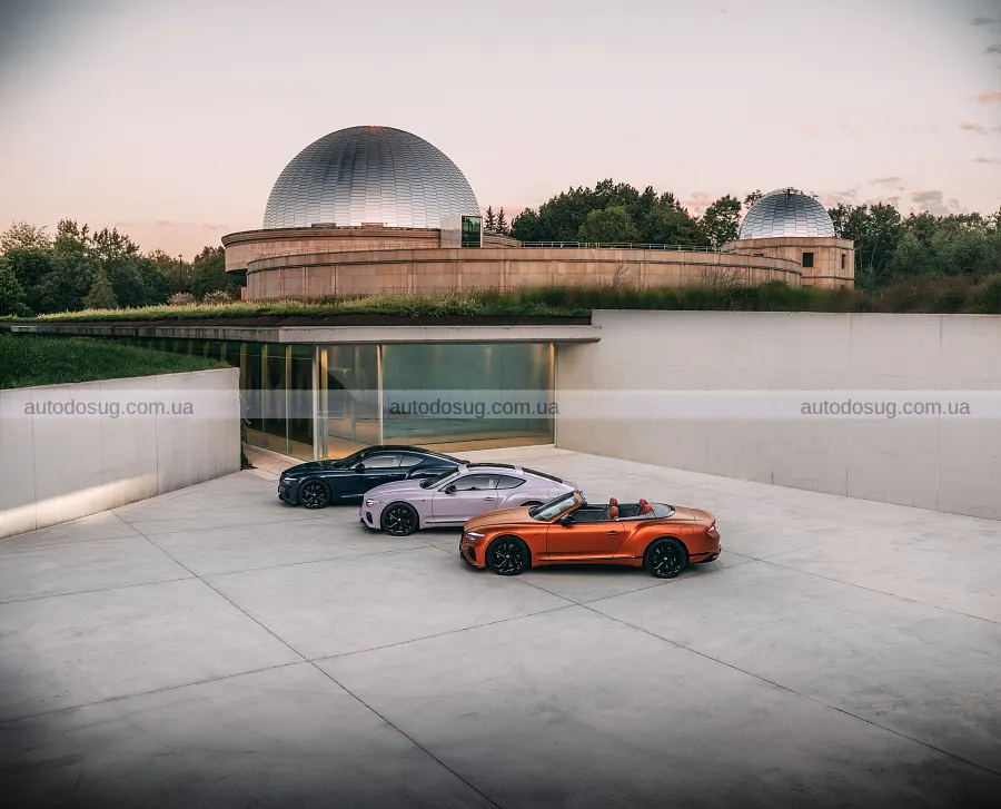 Bentley присвятив Continental космічній трійці