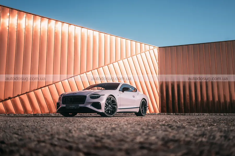 Bentley присвятив Continental космічній трійці