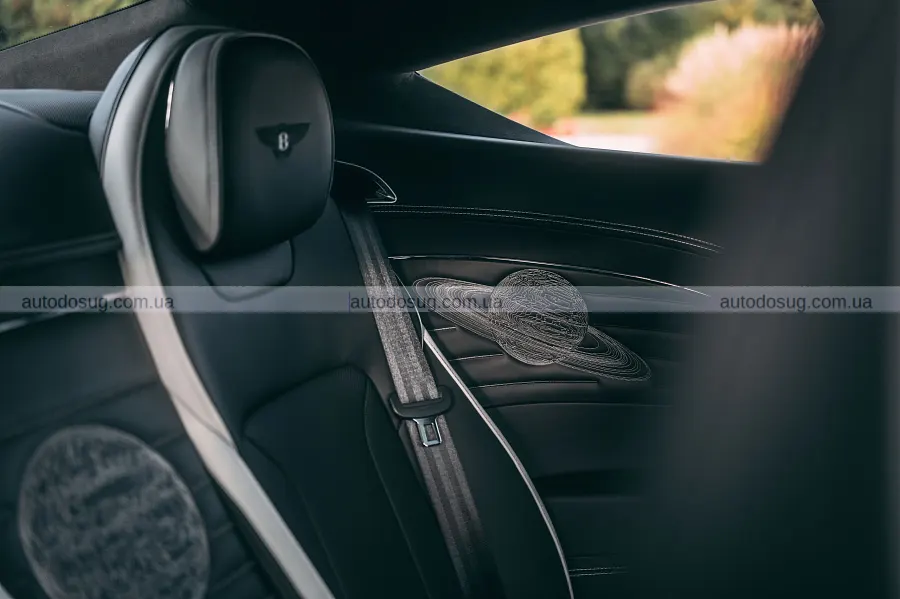 Bentley присвятив Continental космічній трійці