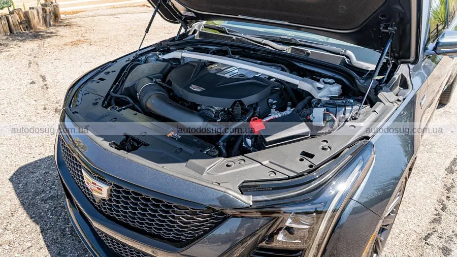 Cadillac CT5 перевірять через слабко затягнутий фільтр