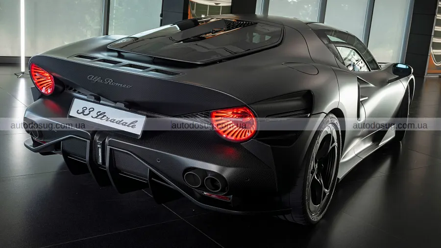 Чорна Alfa Romeo 33 Stradale отримала версію Perla Nera