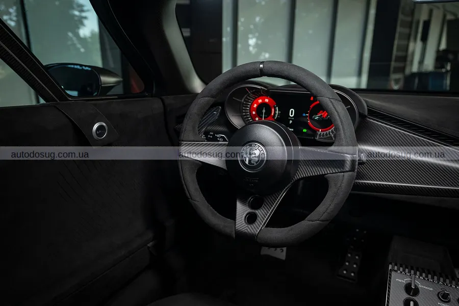 Чорна Alfa Romeo 33 Stradale отримала версію Perla Nera