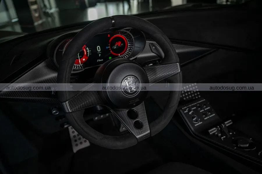 Чорна Alfa Romeo 33 Stradale отримала версію Perla Nera