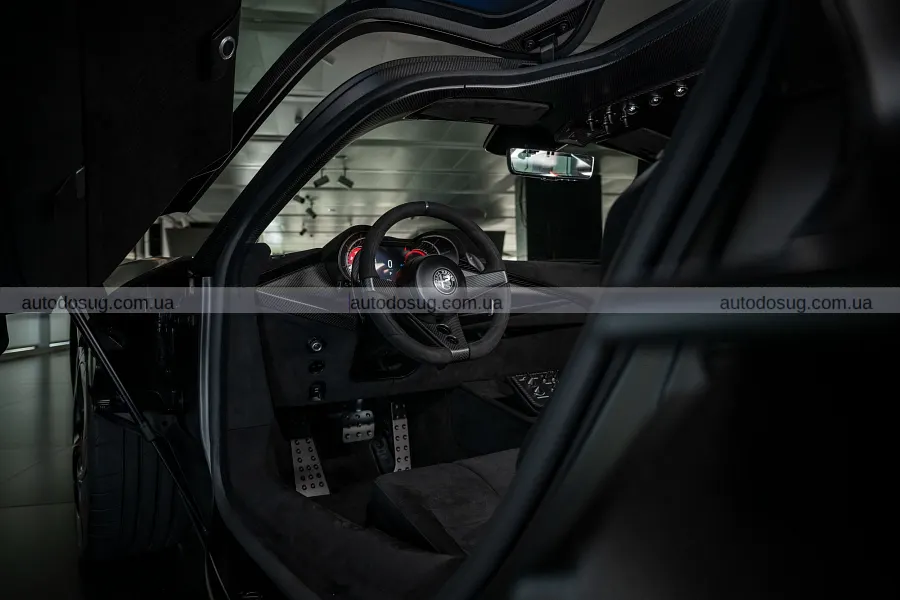 Чорна Alfa Romeo 33 Stradale отримала версію Perla Nera