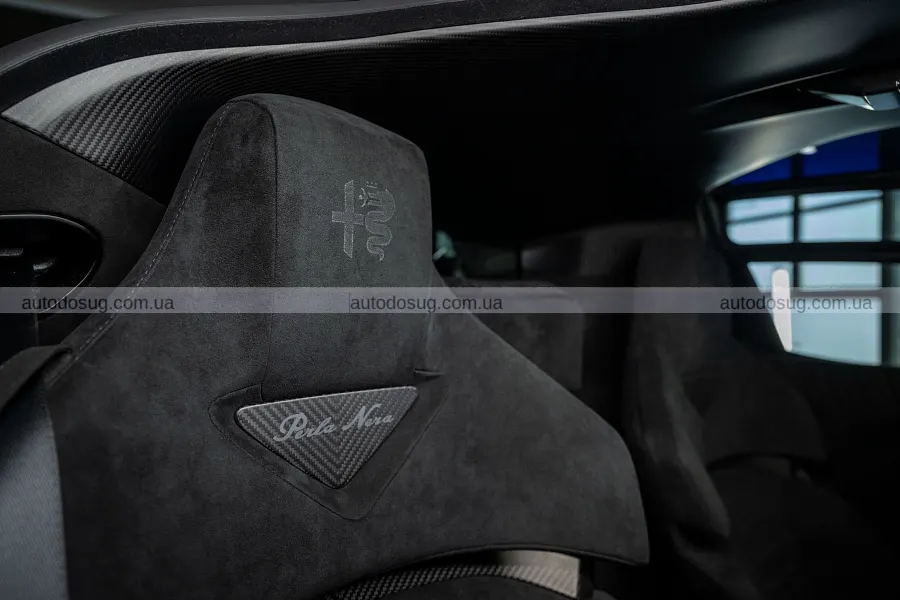 Чорна Alfa Romeo 33 Stradale отримала версію Perla Nera