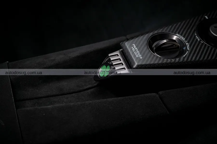 Чорна Alfa Romeo 33 Stradale отримала версію Perla Nera