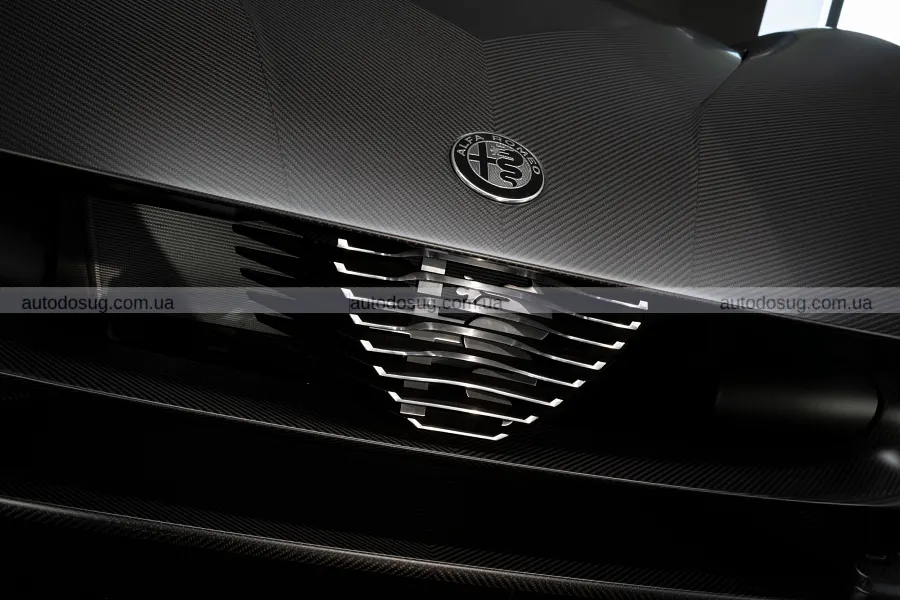 Чорна Alfa Romeo 33 Stradale отримала версію Perla Nera