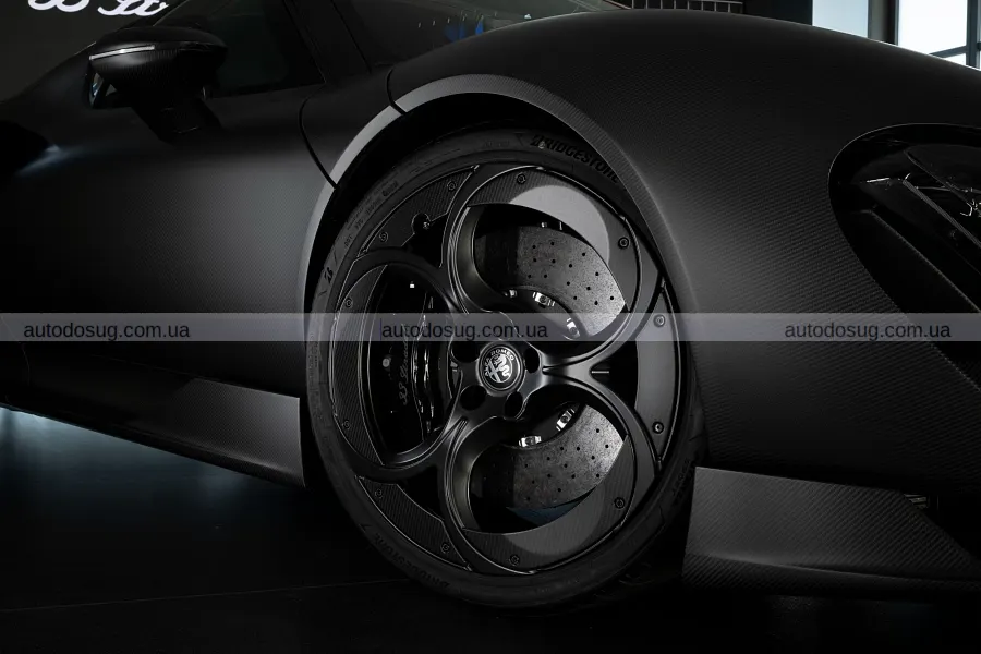 Чорна Alfa Romeo 33 Stradale отримала версію Perla Nera