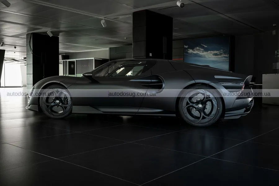 Чорна Alfa Romeo 33 Stradale отримала версію Perla Nera