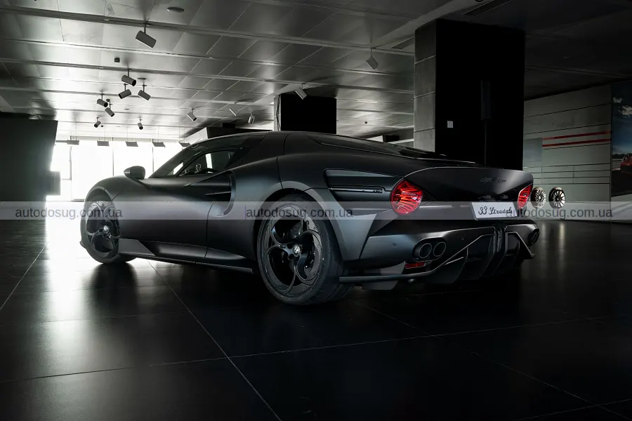 Чорна Alfa Romeo 33 Stradale отримала версію Perla Nera