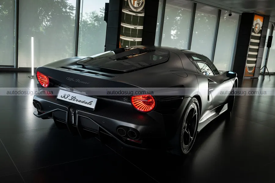 Чорна Alfa Romeo 33 Stradale отримала версію Perla Nera