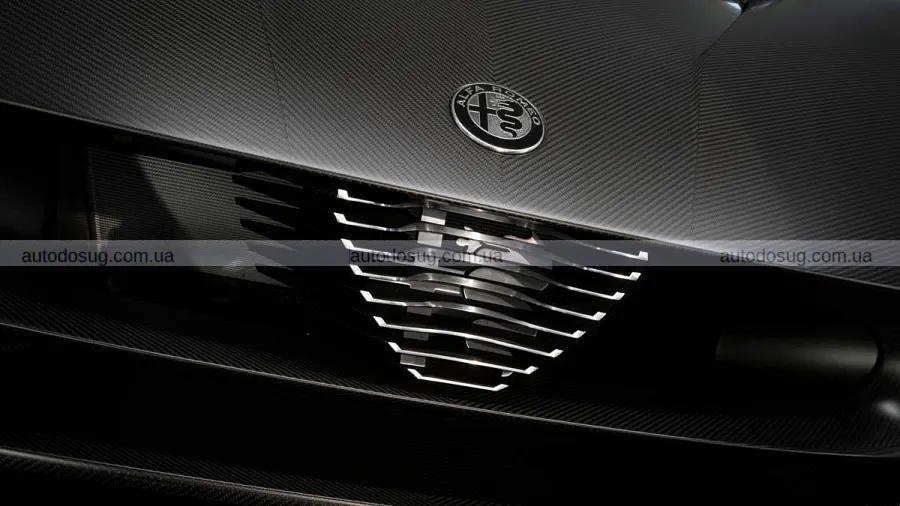 Чорний Alfa Romeo 33 Stradale показали в Арезе