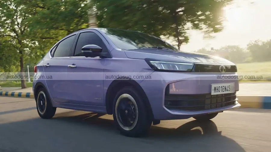 Дешевий седан Tata засипали 20 тоннами гравію