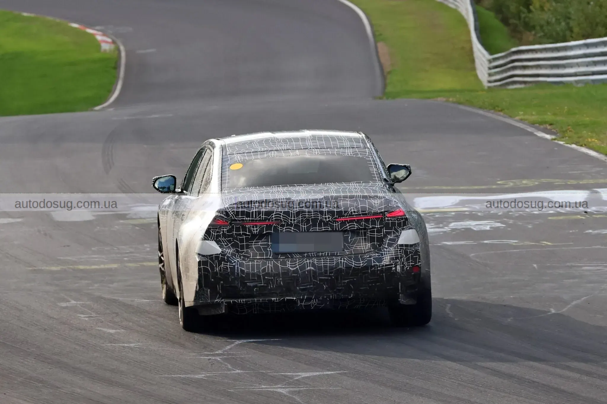 Електричний BMW M3 вже ковзає на Нюрбургрингу