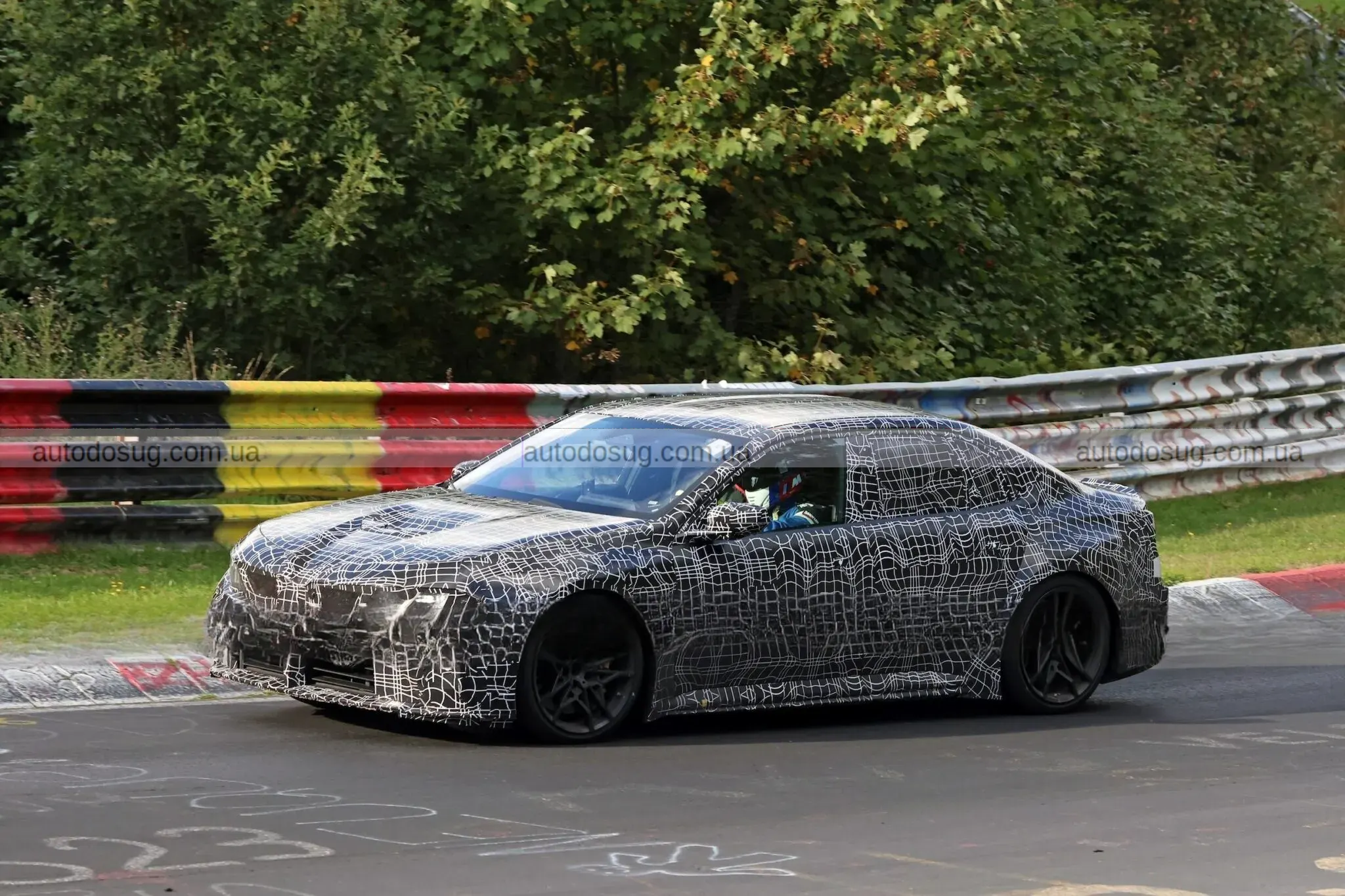 Електричний BMW M3 вже ковзає на Нюрбургрингу