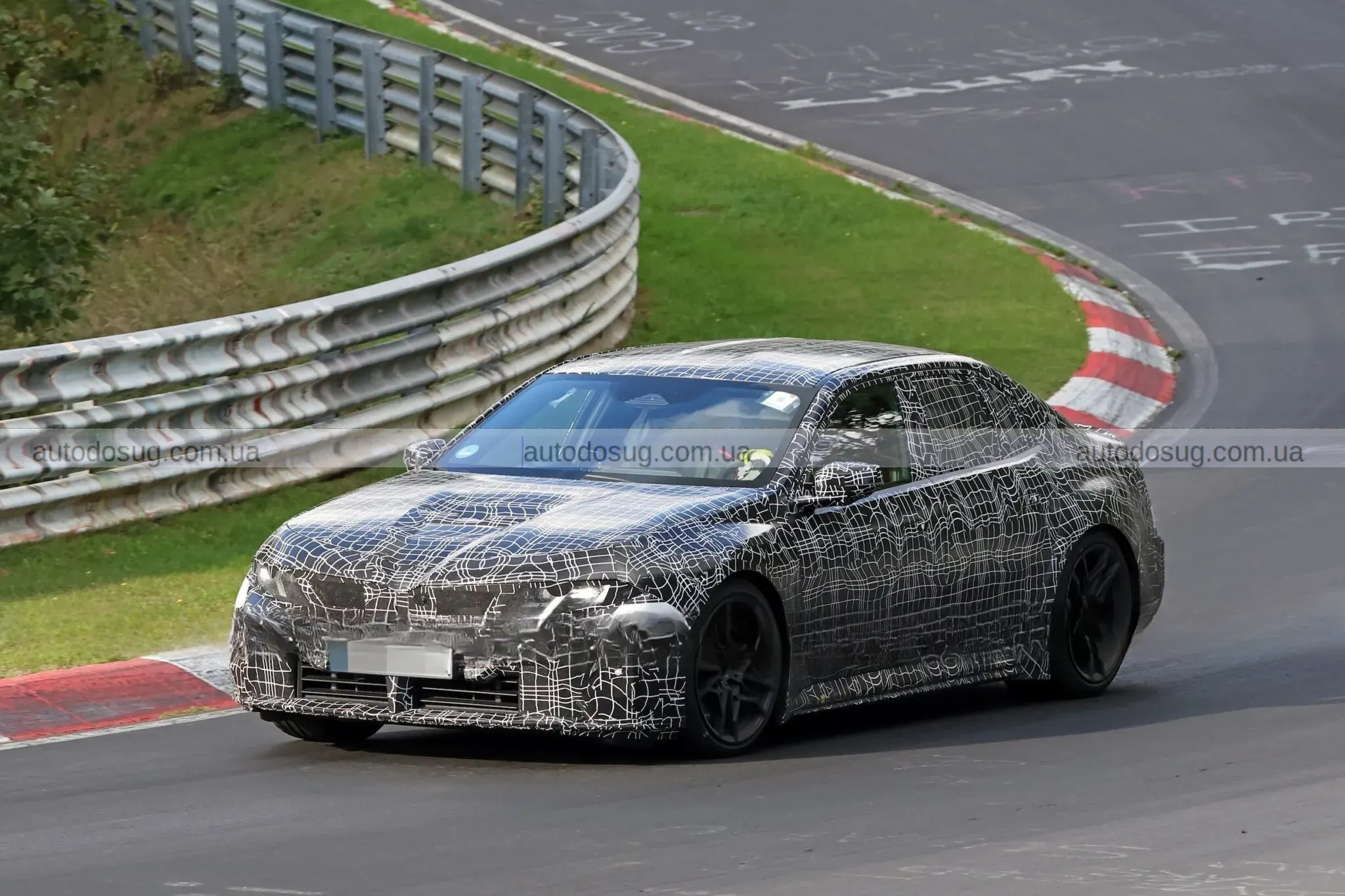 Електричний BMW M3 вже ковзає на Нюрбургрингу