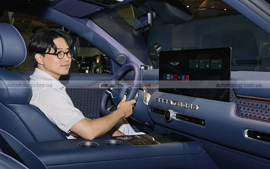 Genesis GV90 ховає в салоні екран для кіно