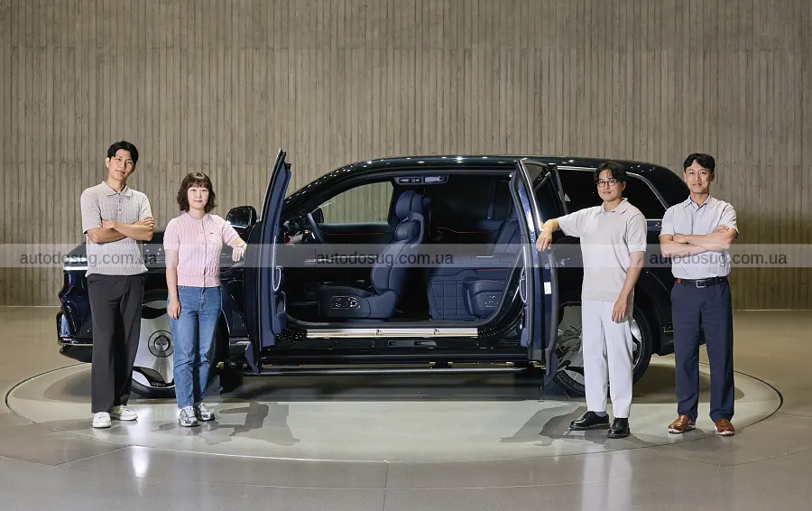 Genesis GV90 ховає в салоні екран для кіно