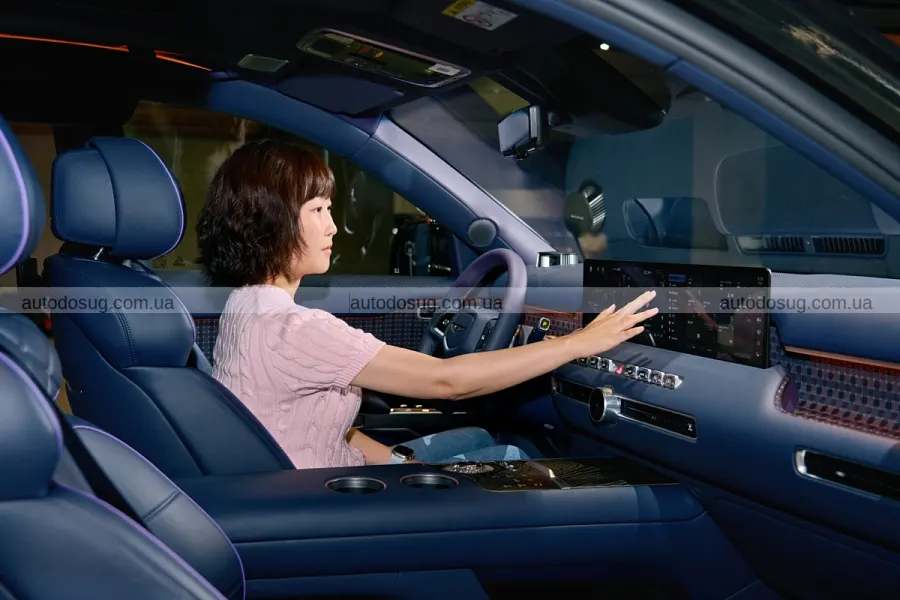 Genesis GV90 ховає в салоні екран для кіно