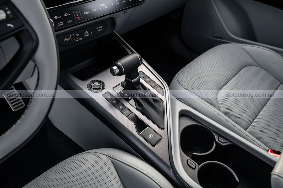 Kia Niro додав у ціні й став багатшим