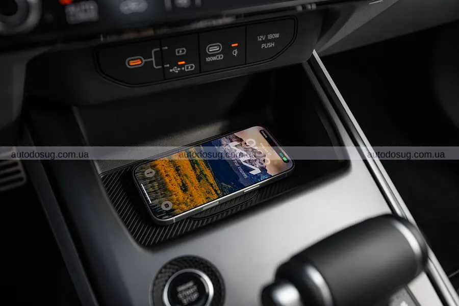 Kia Niro додав у ціні й став багатшим