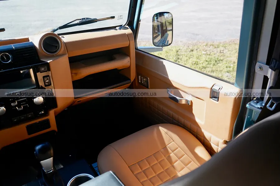 Класичний Defender отримав V8 від Corvette