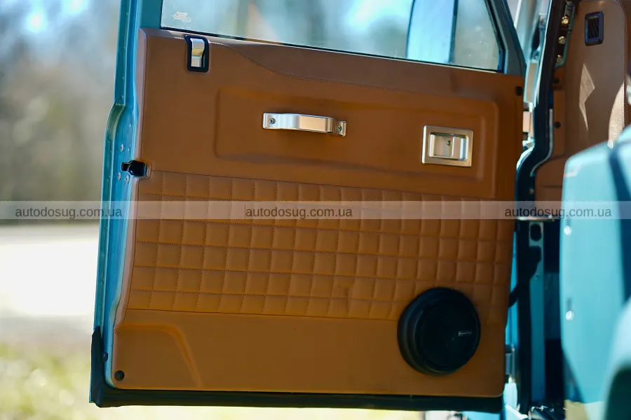 Класичний Defender отримав V8 від Corvette