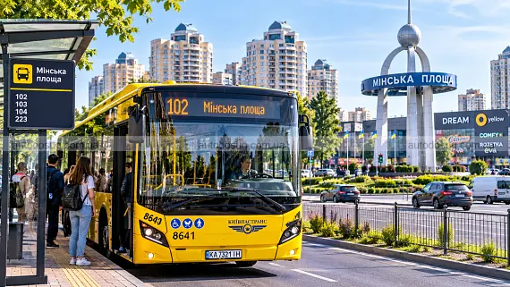 На Мінській площі змінюють рух новими світлофорами