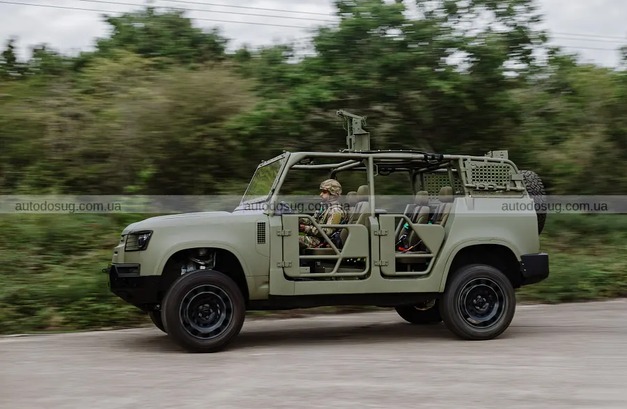 Новий Defender пішов у військову версію