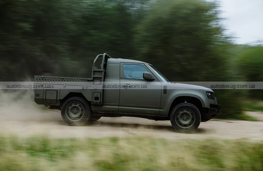 Новий Defender пішов у військову версію